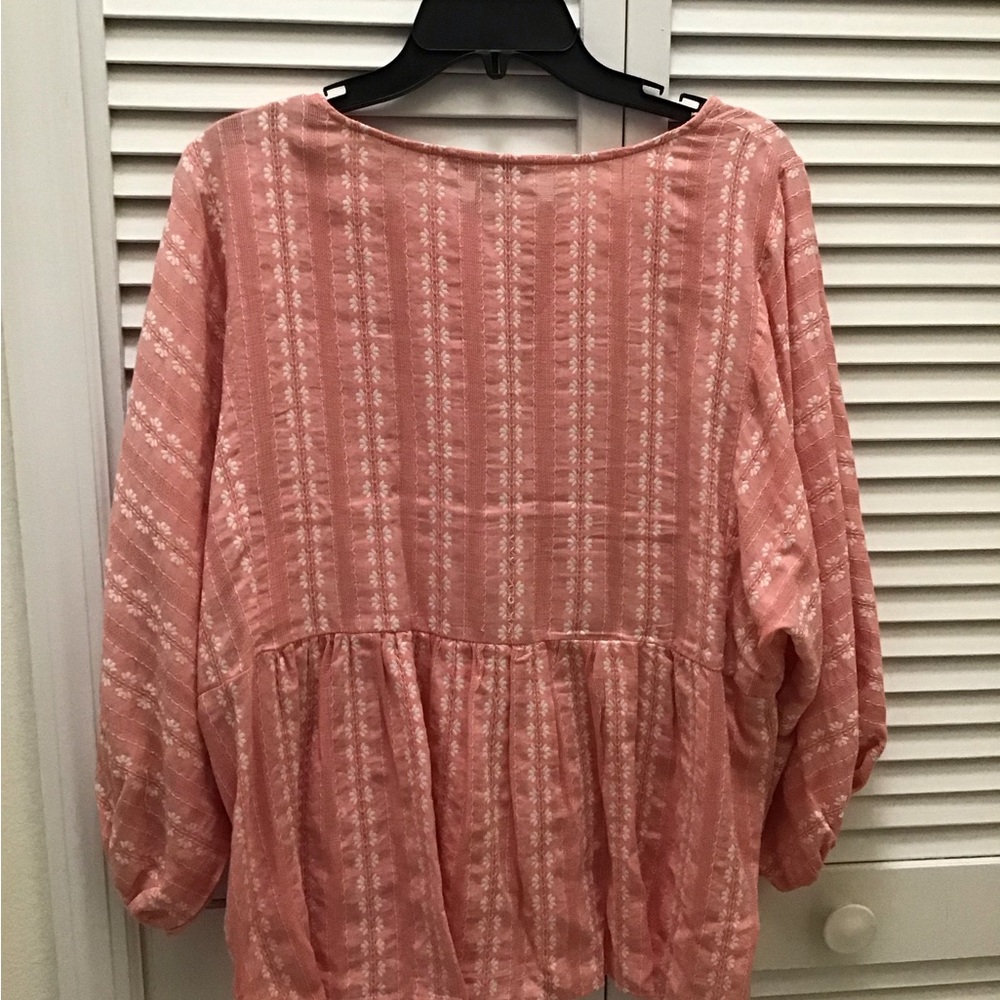 Blouse with Patterned Design - Picture 3 of 3
